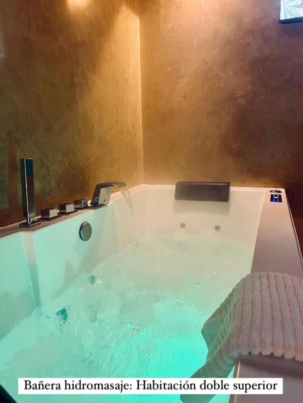 Cueva Luxe Las Calcetas Setenil De Las Bodegas エクステリア 写真